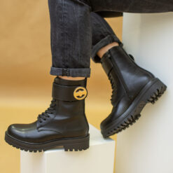 Synthetic boots with laces ans zipper on the side, colour blackστο πλαι