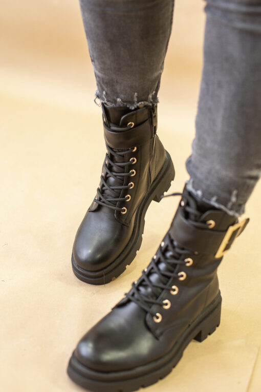 Ecological leather boots with laces ans zipper on the side, colour black